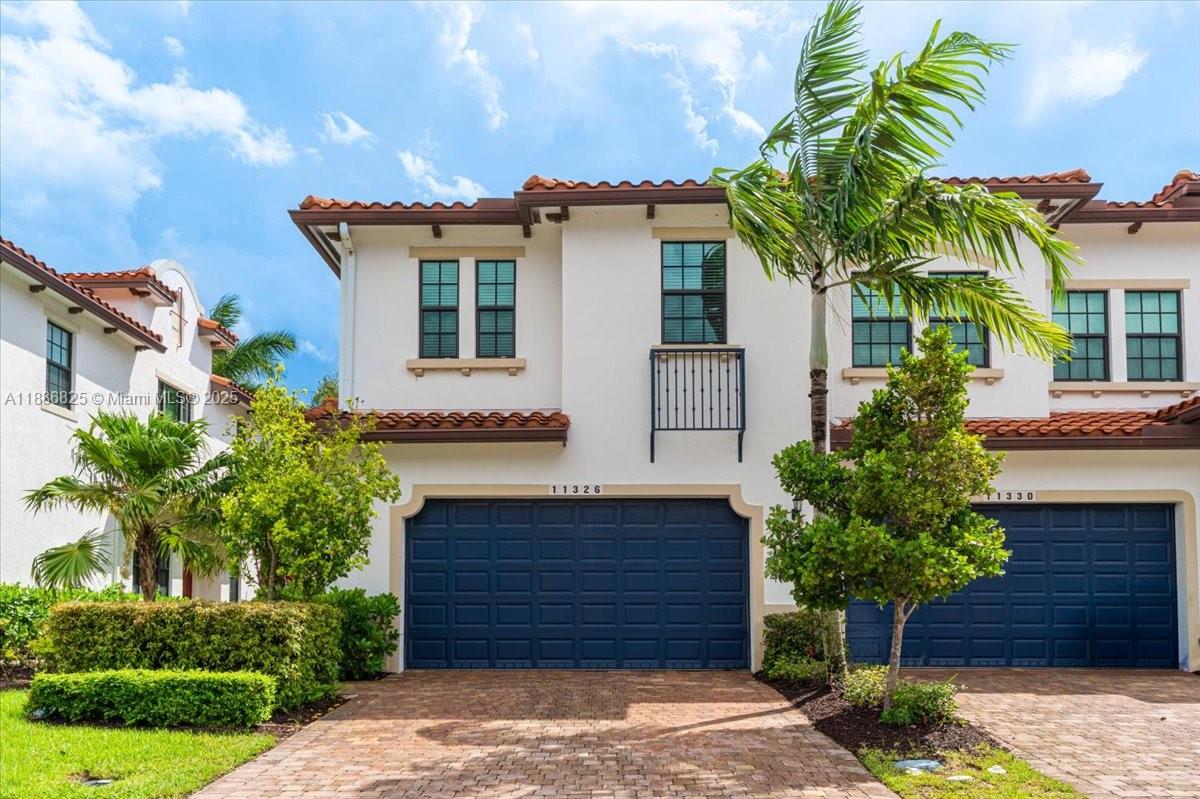 PEMBROKE LAKES SOUTH - Residential