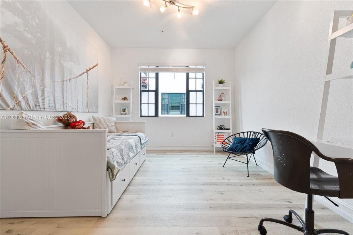 PEMBROKE LAKES SOUTH - Residential