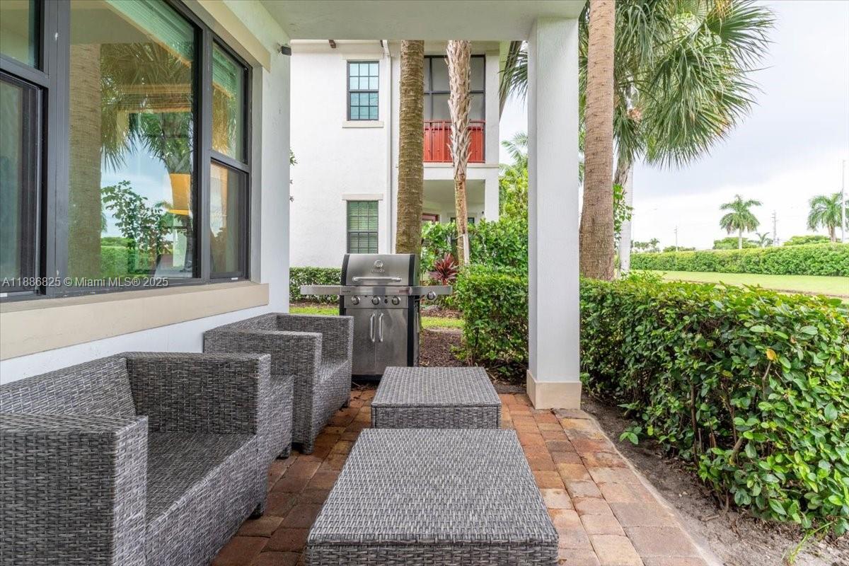 PEMBROKE LAKES SOUTH - Residential