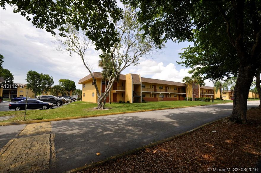 Lakeview unit 1 bedroom and 1 bathroom in a beautiful gate community with all the amenities: 2 pool, 2 club house and 2 Tennis and Basket court. The property has tile floor in all the unit, kitchen with all new stainless steel appliances, comfortable balcony with and wonderful lake and golf view. Near to the main highways: i-75 and turnpike, 20 minutes from the Sawgrass Mill mall, great location! Equal Housing Opportunity.