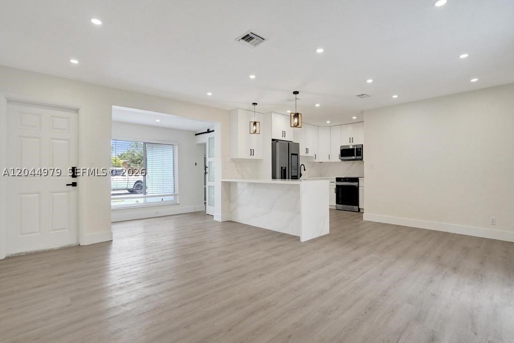 211 SW 64th Ave