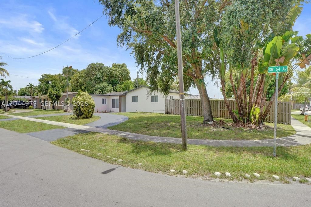 211 SW 64th Ave