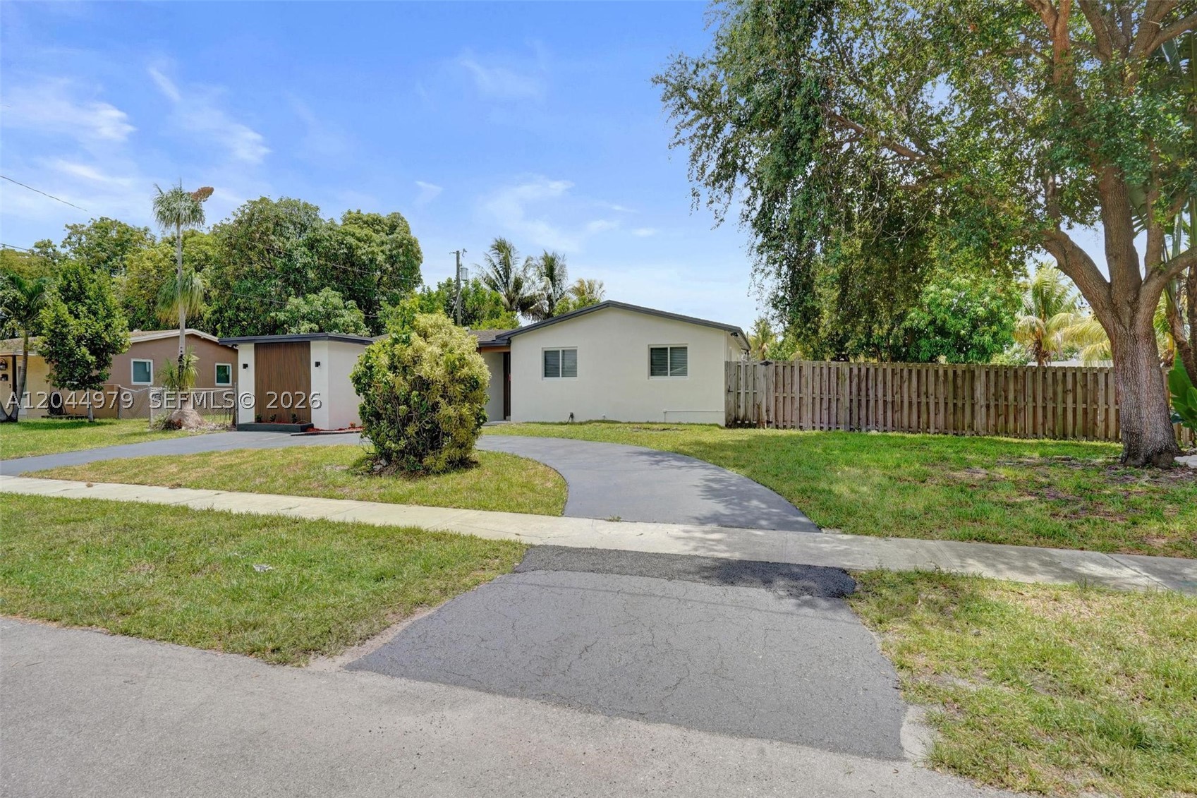 211 SW 64th Ave