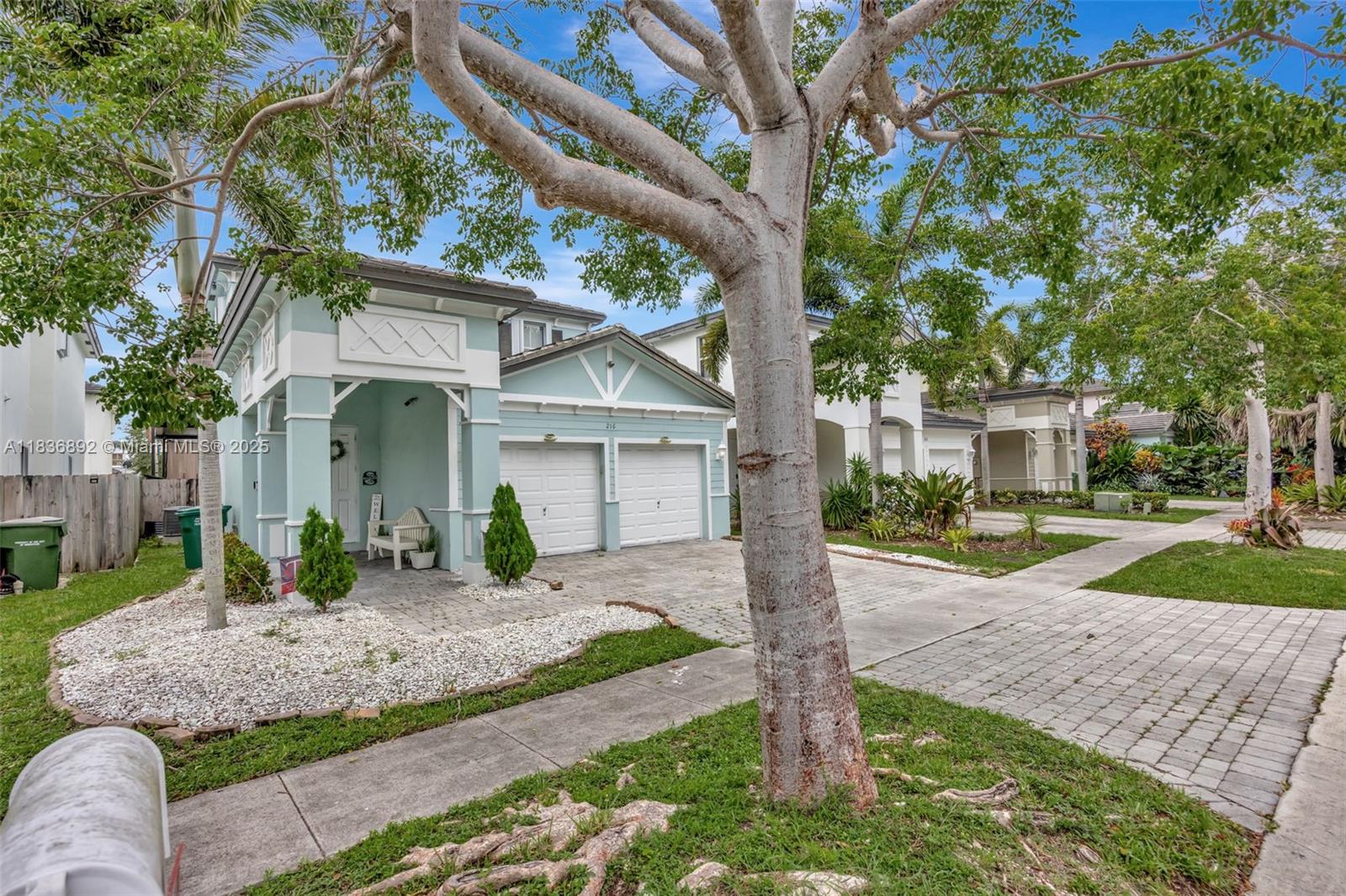 216 NE 36th Ter