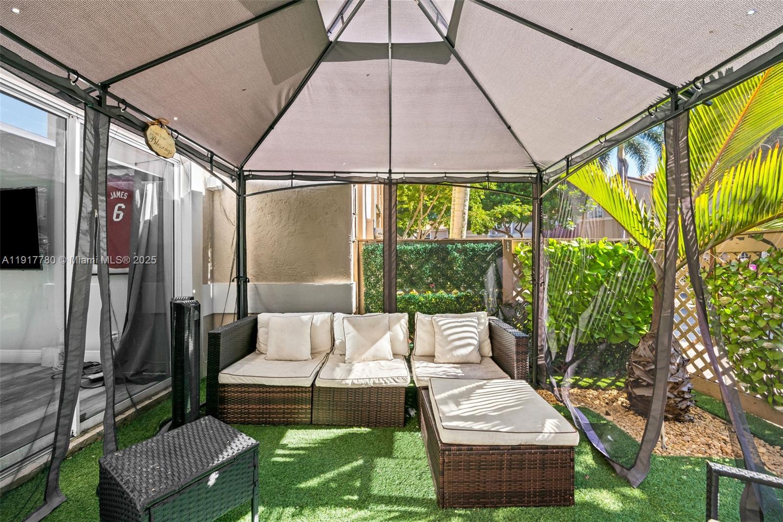 EMBASSY COURTS - Residential