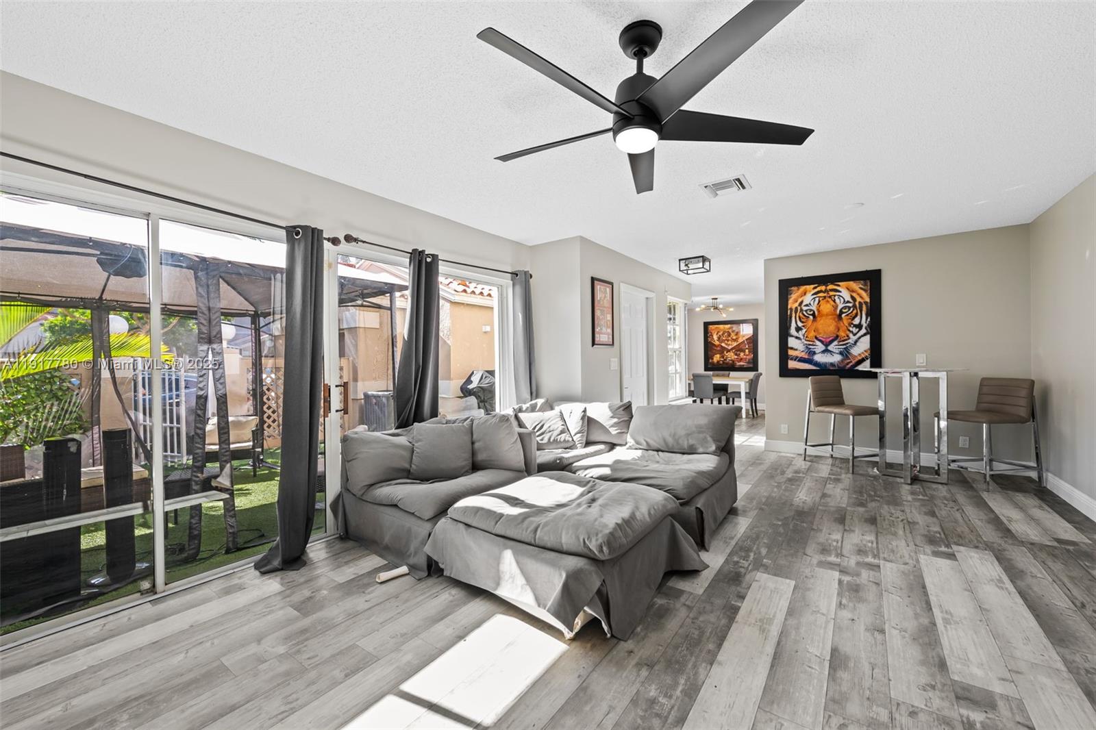 EMBASSY COURTS - Residential