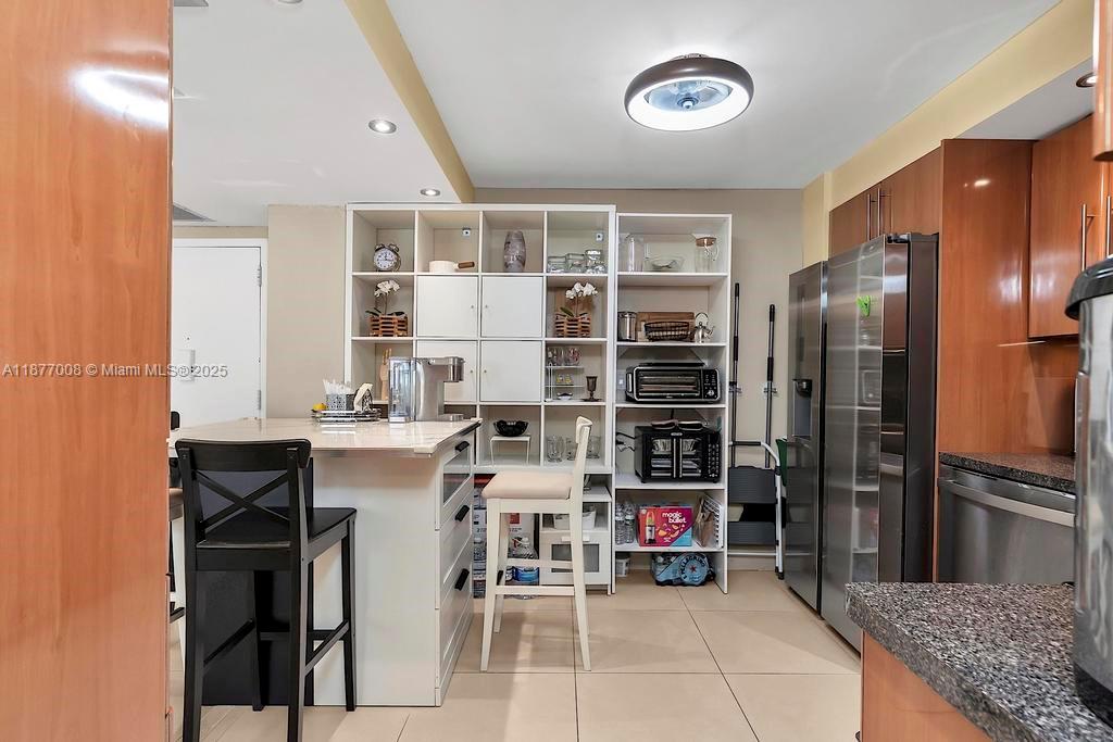 WINSTON TOWERS 200 - Residential