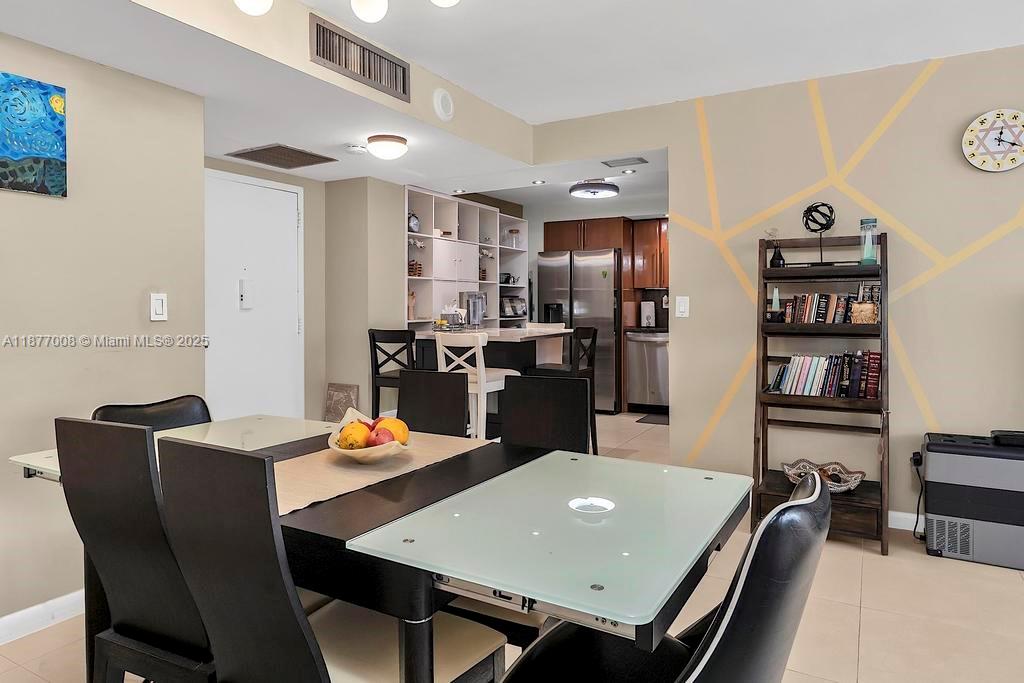 WINSTON TOWERS 200 - Residential