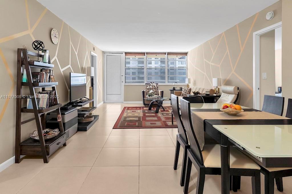 WINSTON TOWERS 200 - Residential