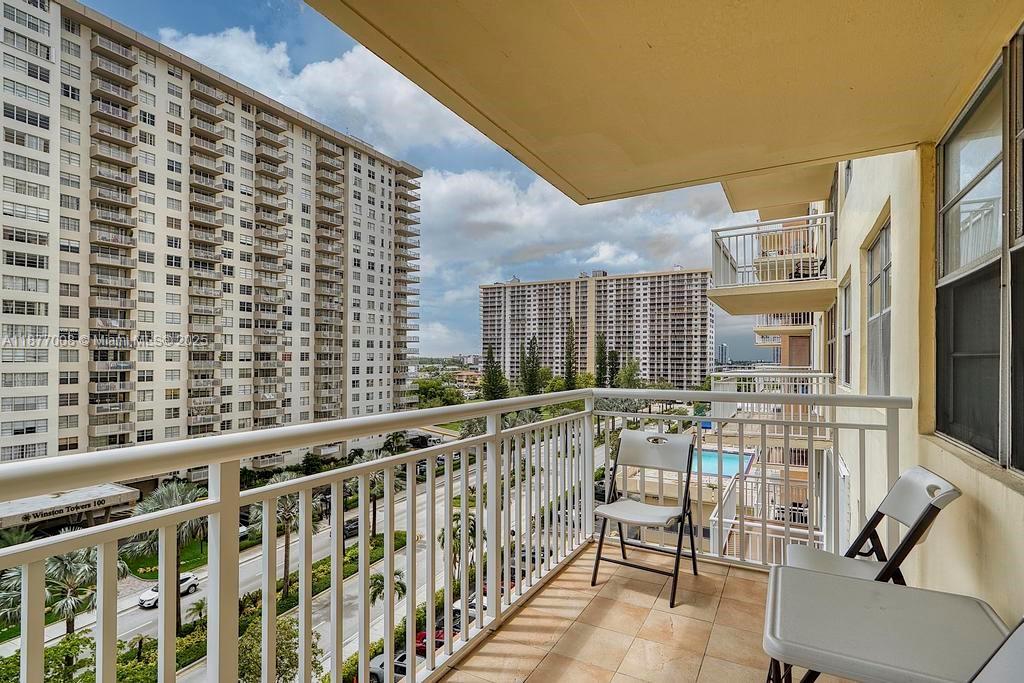 WINSTON TOWERS 200 - Residential