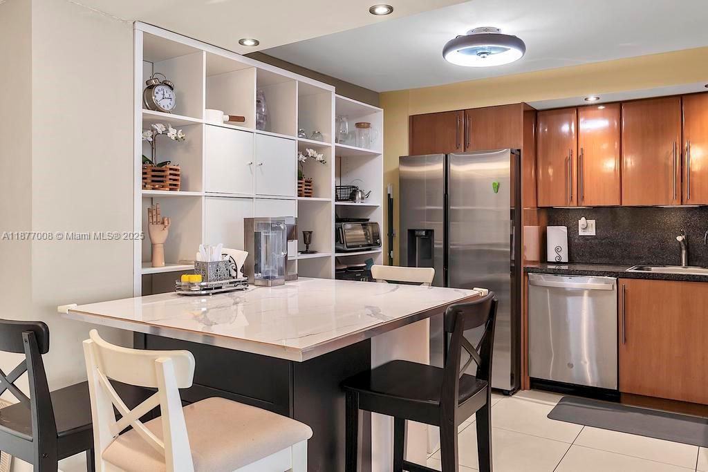 WINSTON TOWERS 200 - Residential