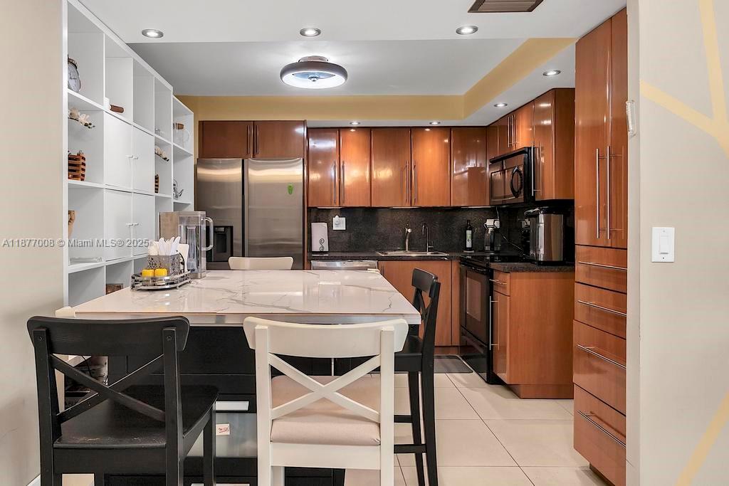 WINSTON TOWERS 200 - Residential