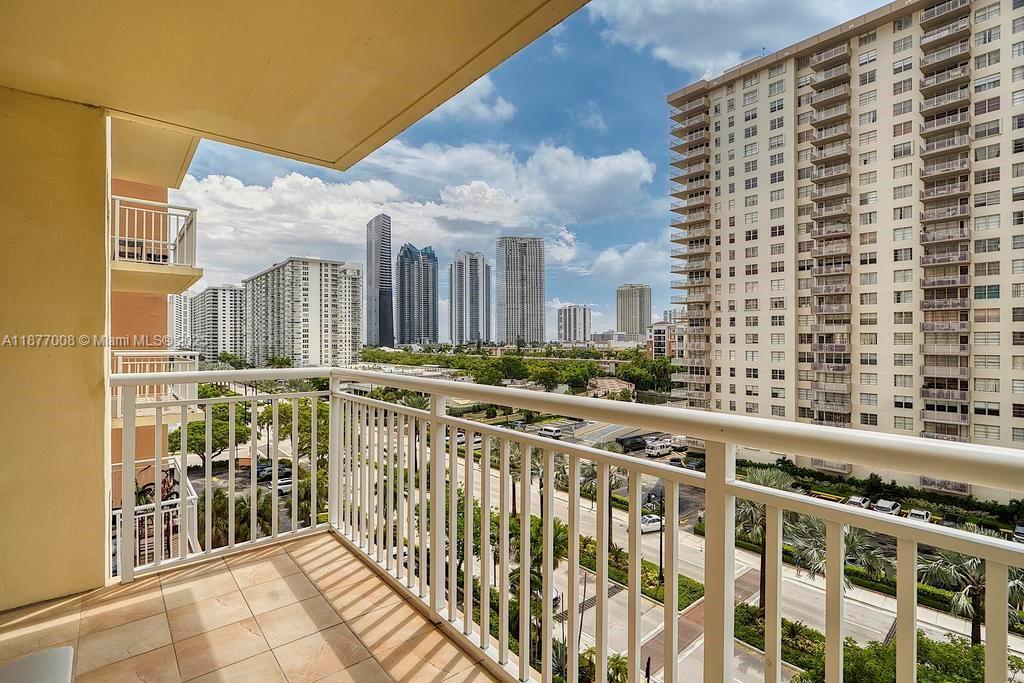 WINSTON TOWERS 200 - Residential