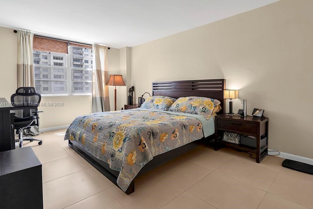 WINSTON TOWERS 200 - Residential