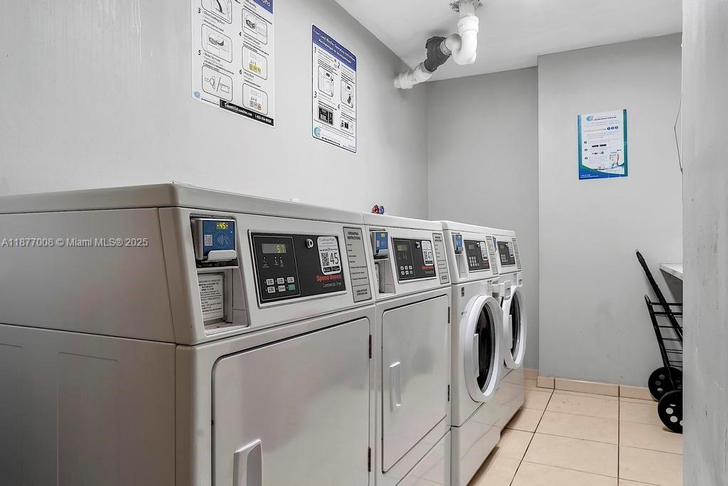 WINSTON TOWERS 200 - Residential