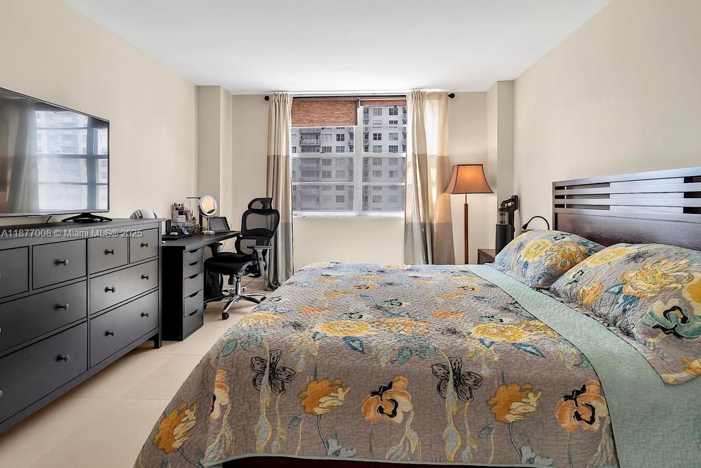 WINSTON TOWERS 200 - Residential