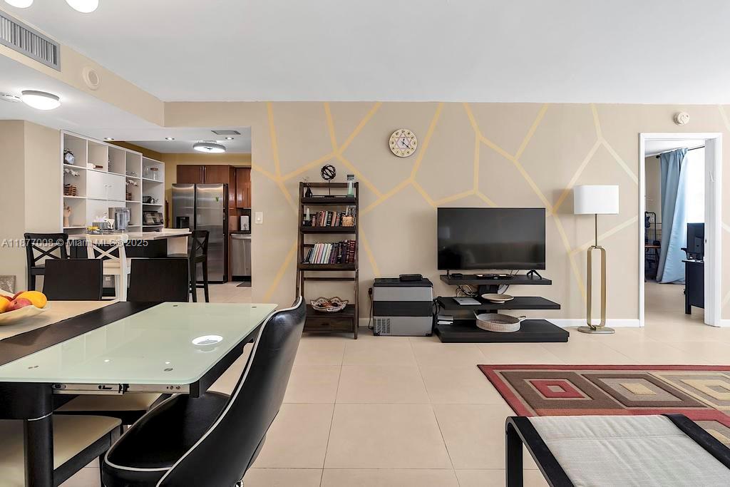 WINSTON TOWERS 200 - Residential