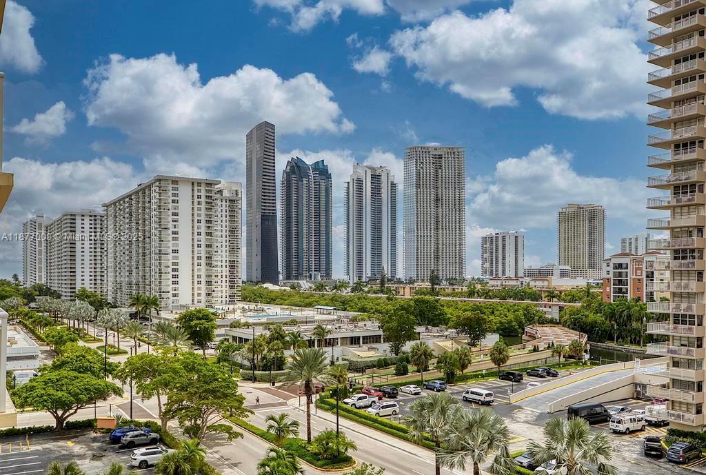 WINSTON TOWERS 200 - Residential