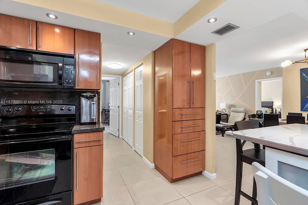 WINSTON TOWERS 200 - Residential