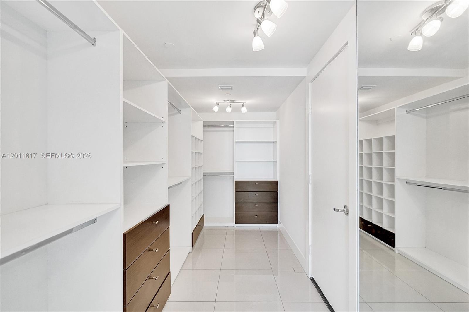 900 BISCAYNE BAY CONDO - Residential