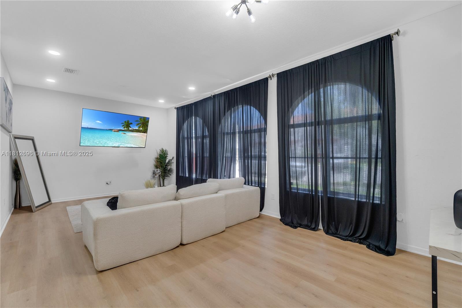 EDC ASSOCIATES PLAT - Residential Lease