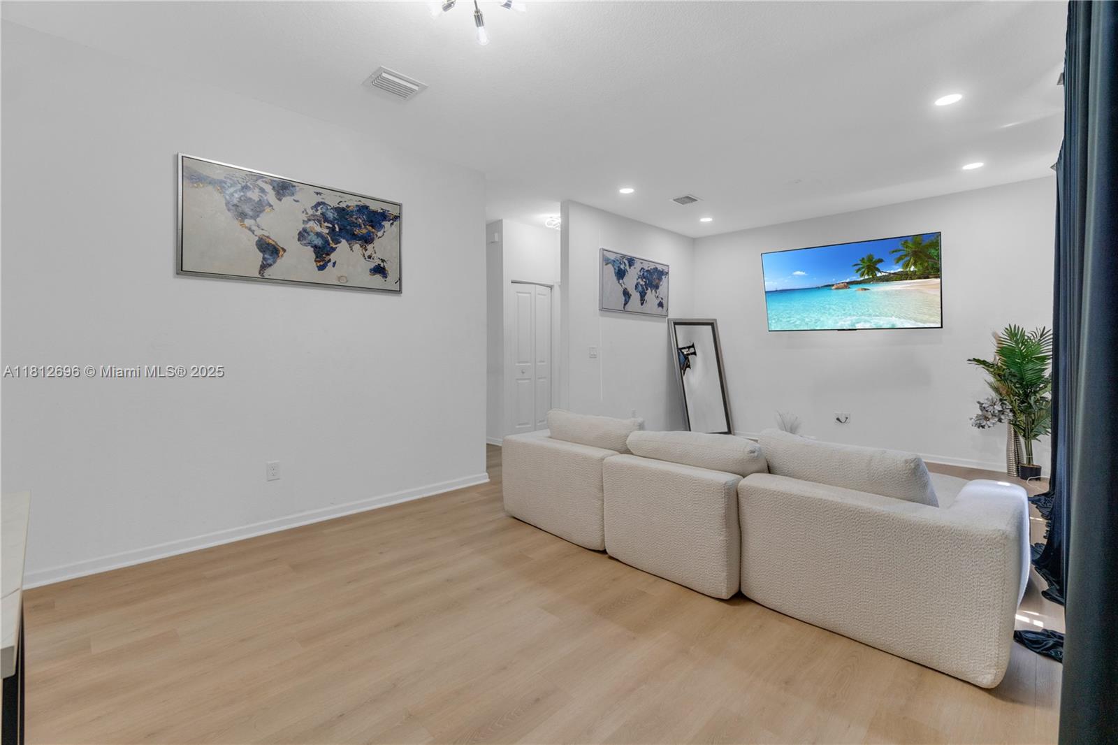 EDC ASSOCIATES PLAT - Residential Lease