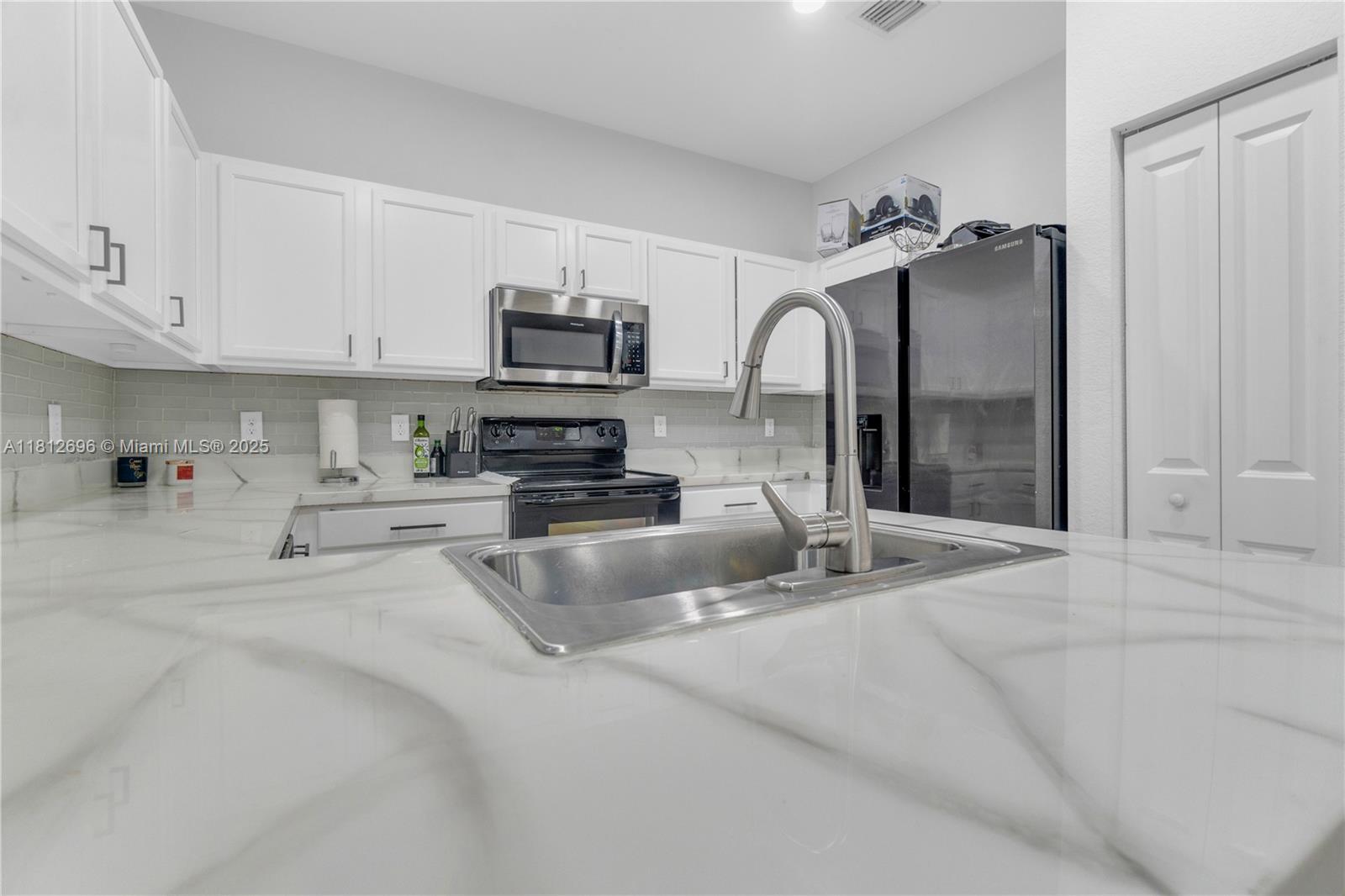 EDC ASSOCIATES PLAT - Residential Lease