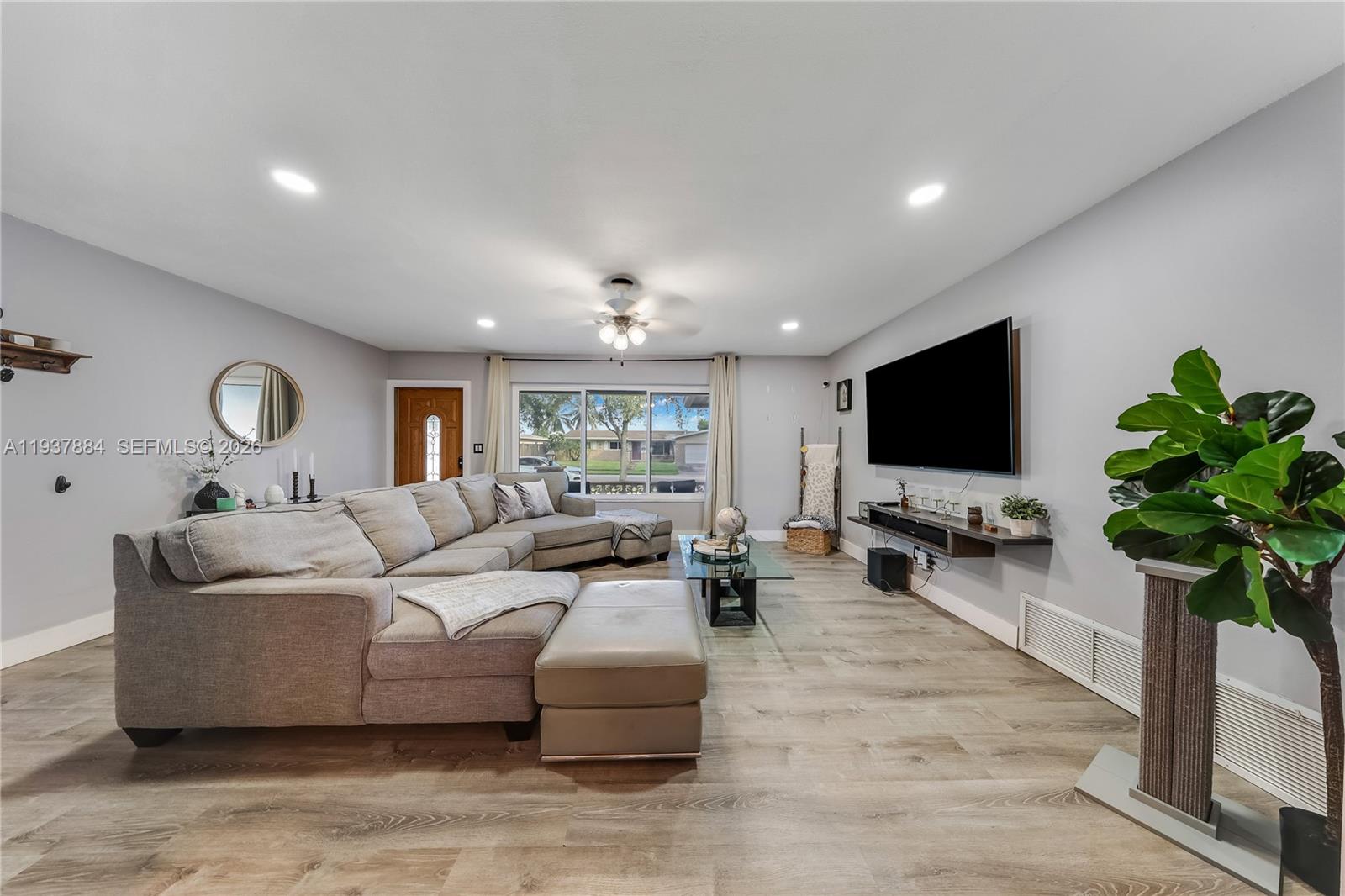 PASADENA LAKES - Residential