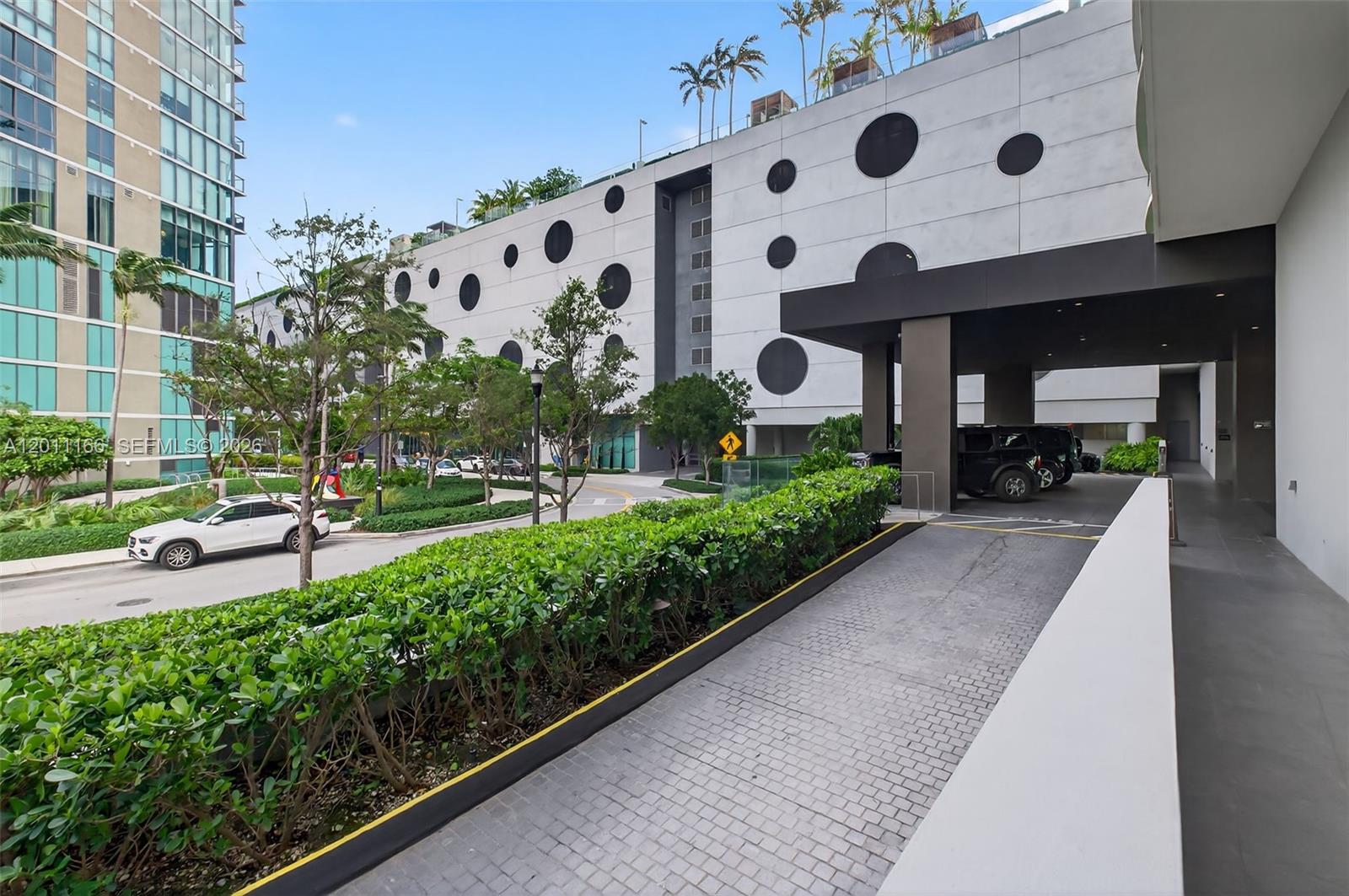 ONE PARAISO CONDO - Residential