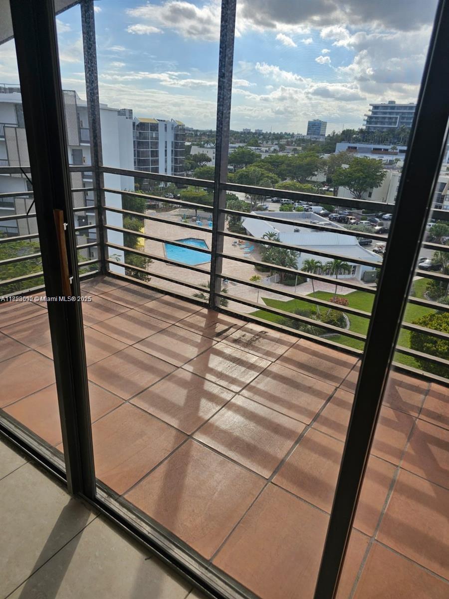 Spacious and bright 1-bedroom, 1-bathroom condo in a 55+ community. Features great closet space and includes
basic cable! Enjoy excellent amenities such as a gym, clubhouse, heated pool, BBQ area, 24-hour roving security,
and secured gate/elevator access. Located on Aventura’s prestigious Country Club Dr., within walking distance to
Aventura Mall, Publix, Whole Foods, kosher markets, pharmacies, shops, restaurants, and more. Prime location
with unbeatable convenience! Please note that the association requires a minimum 2-year lease, a credit score of
700, and the attached Association Tenant Application Form and Intention to Rent must be completed by the
prospective tenant.
