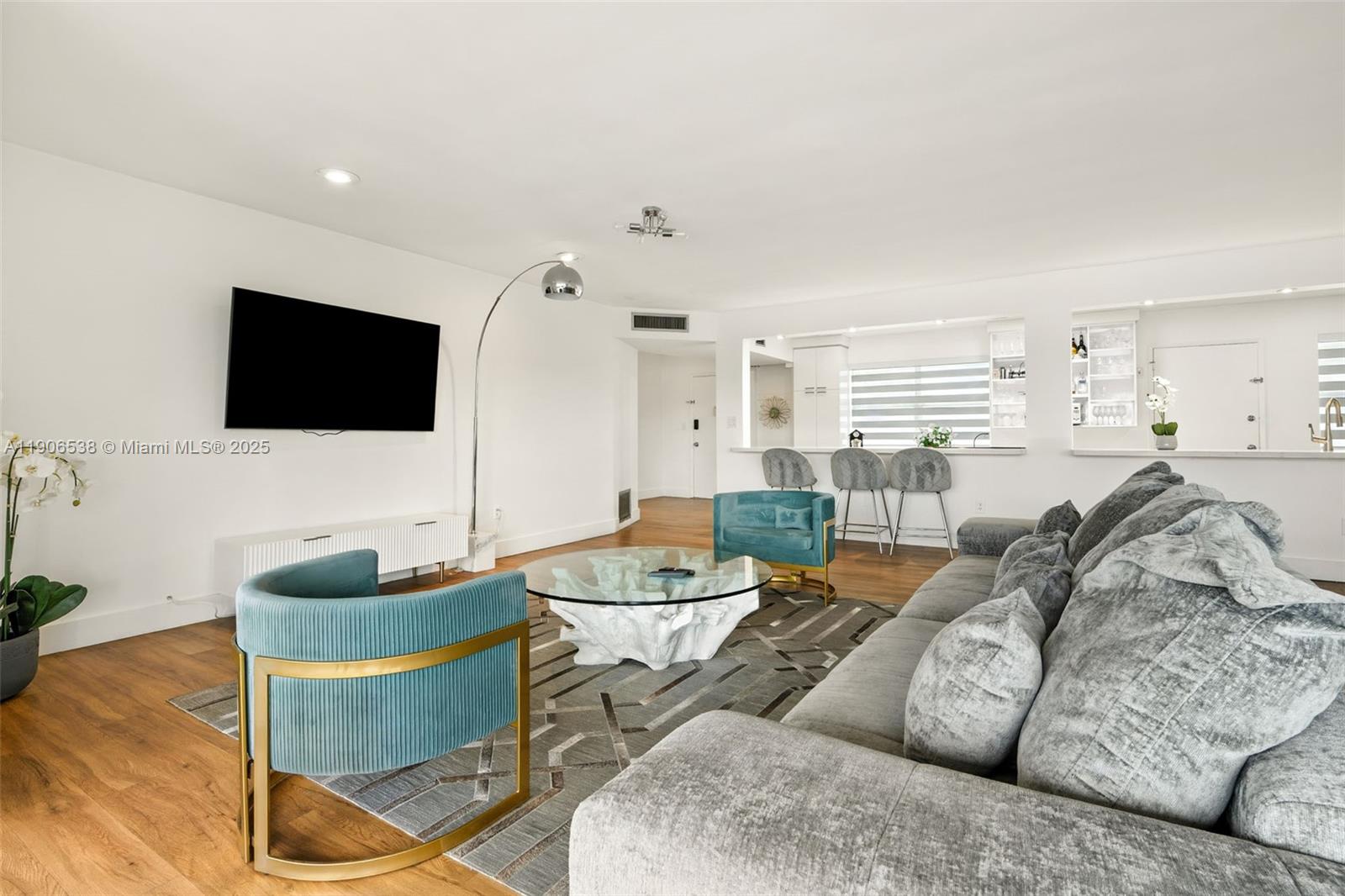 1350 NE 191st St B307