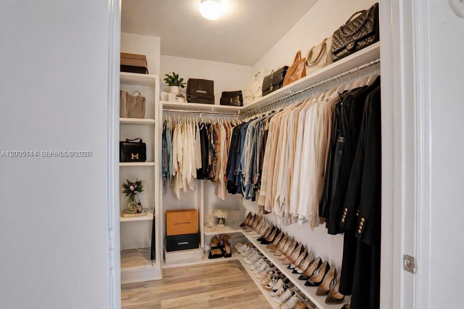 THE OAKS I CONDO - Residential