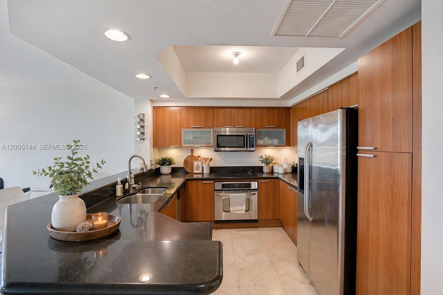 THE OAKS I CONDO - Residential