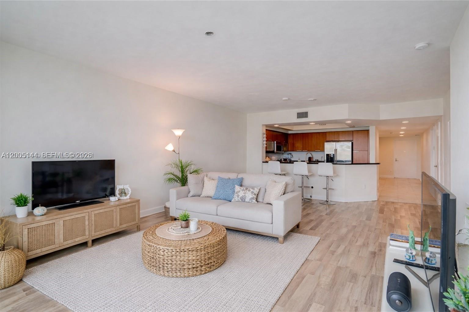 THE OAKS I CONDO - Residential