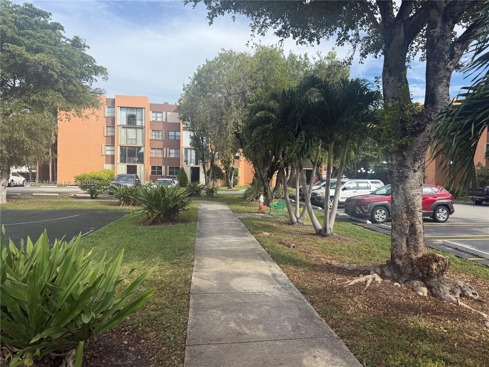 VERSIALLES GARDENS II CON - Residential