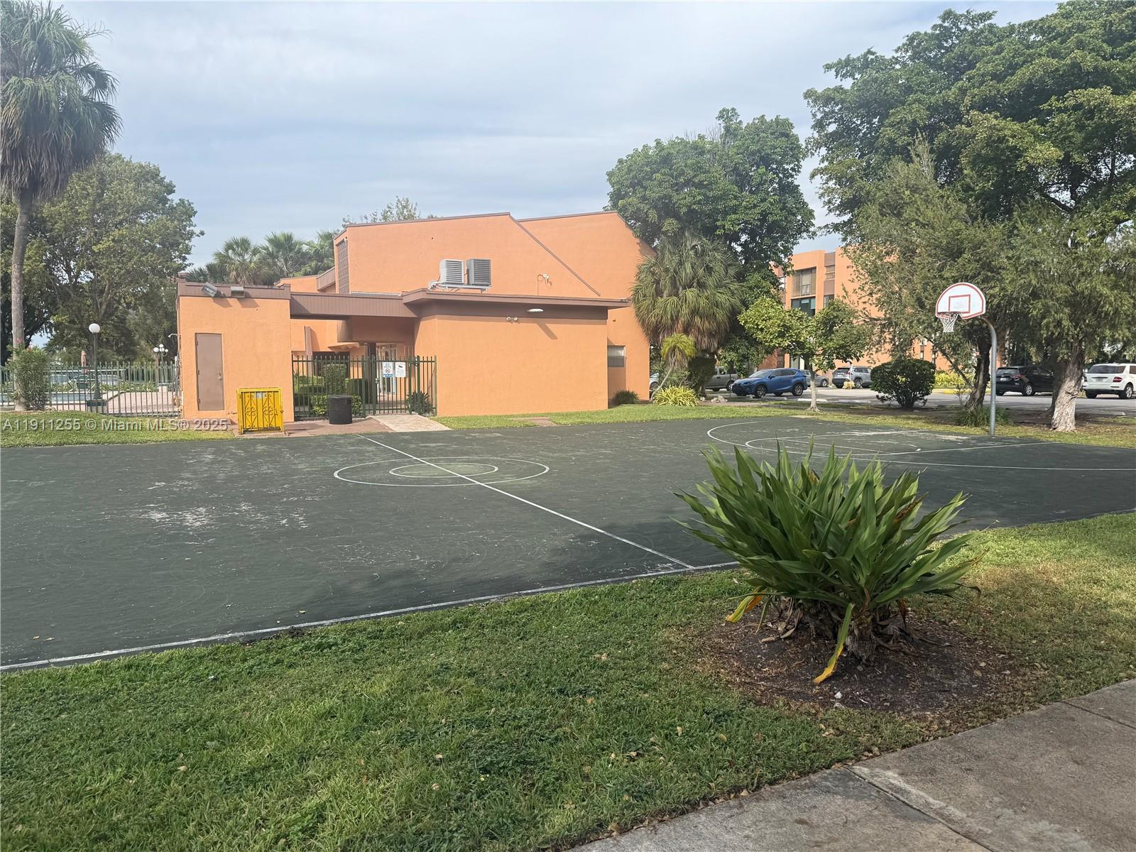 VERSIALLES GARDENS II CON - Residential