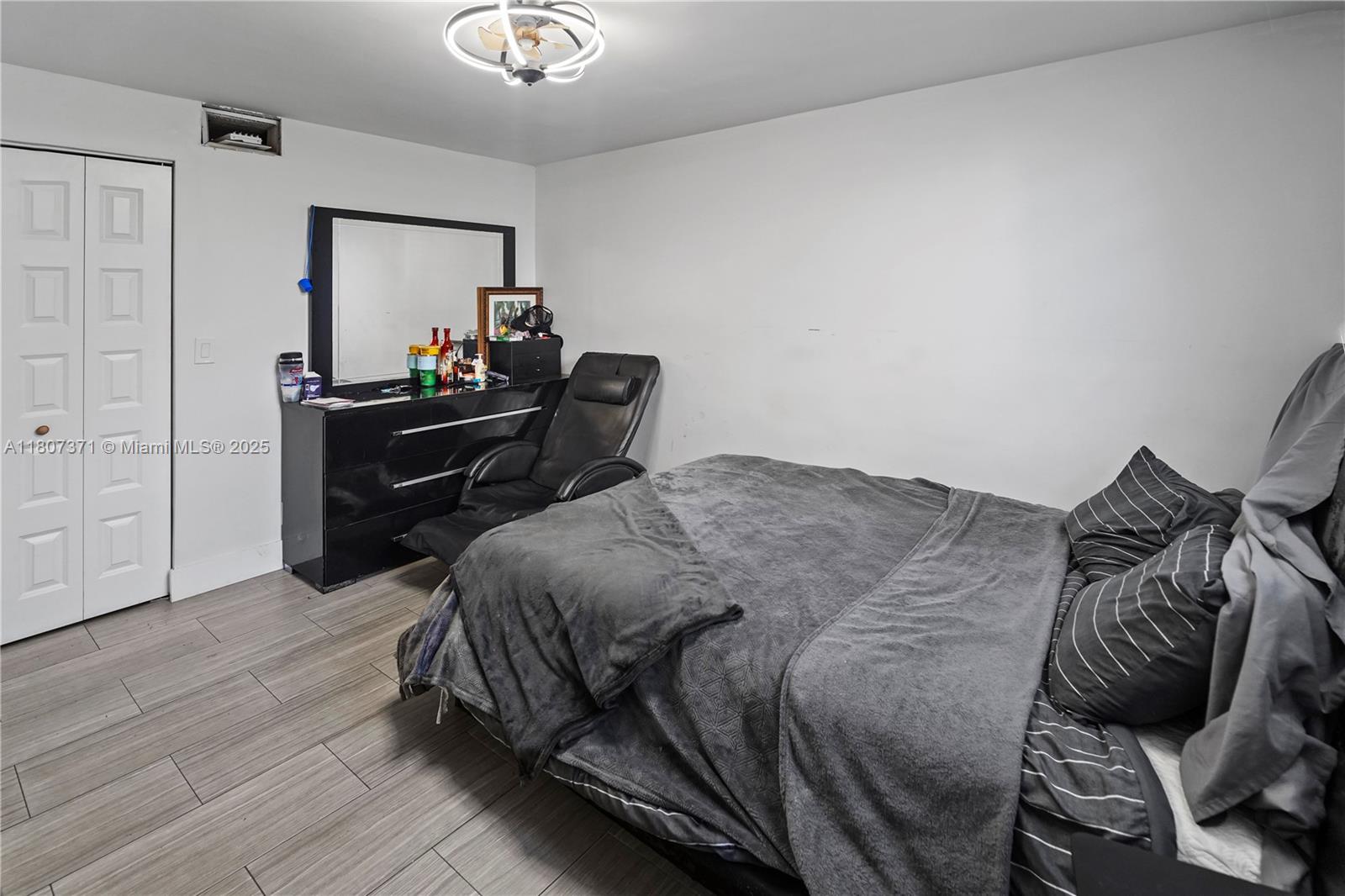 MEADOWBROOK LAKES VIEW CO - Residential