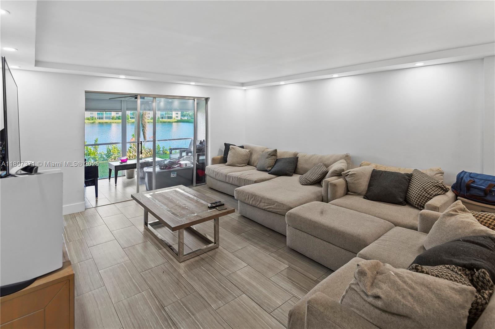 MEADOWBROOK LAKES VIEW CO - Residential