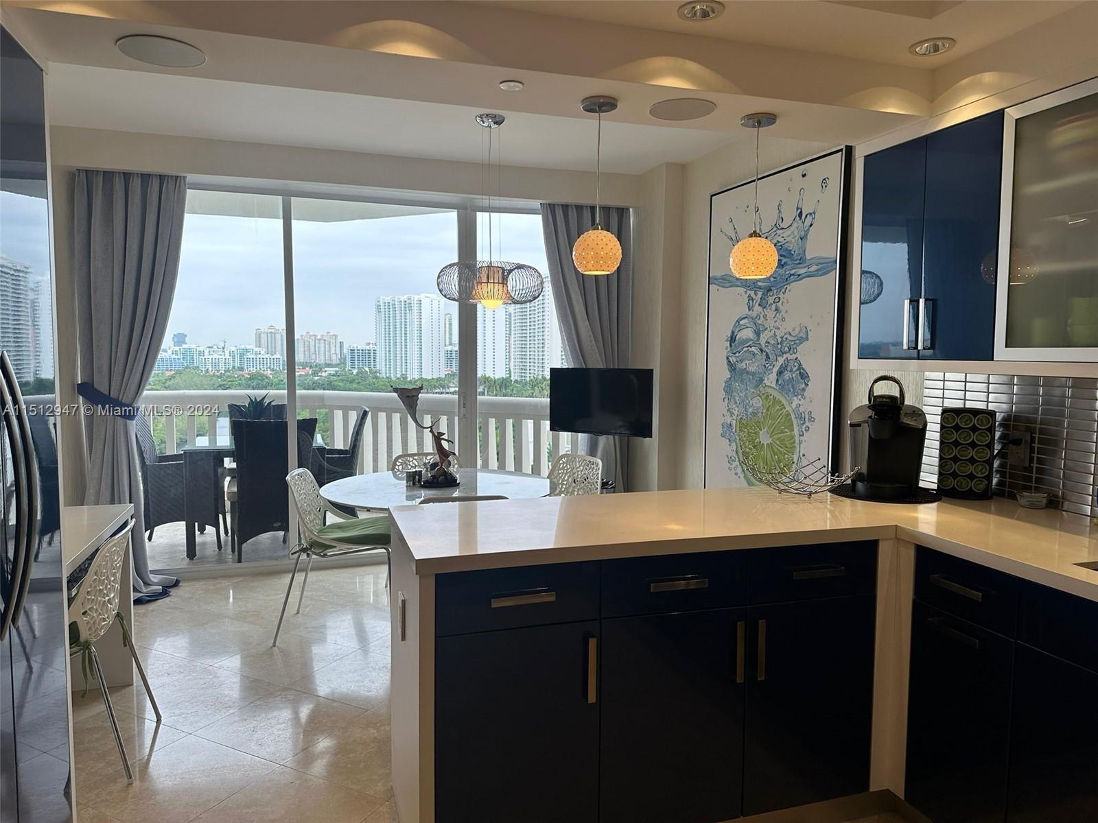 2000 ISL BLVD WILLIAMS IS - Residential