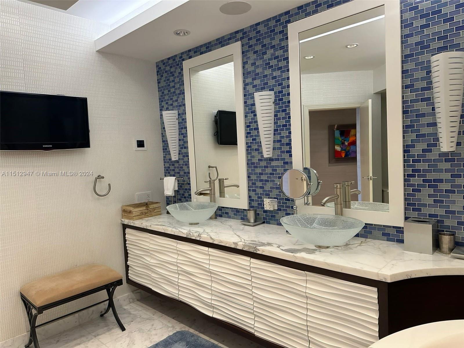 2000 ISL BLVD WILLIAMS IS - Residential