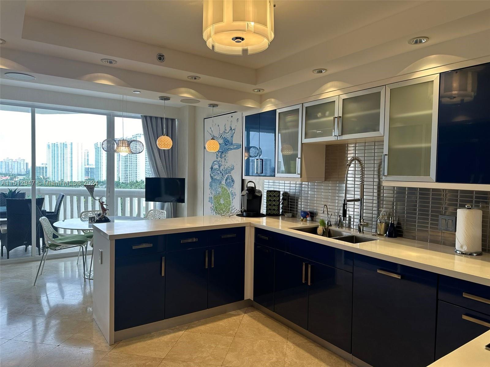 2000 ISL BLVD WILLIAMS IS - Residential