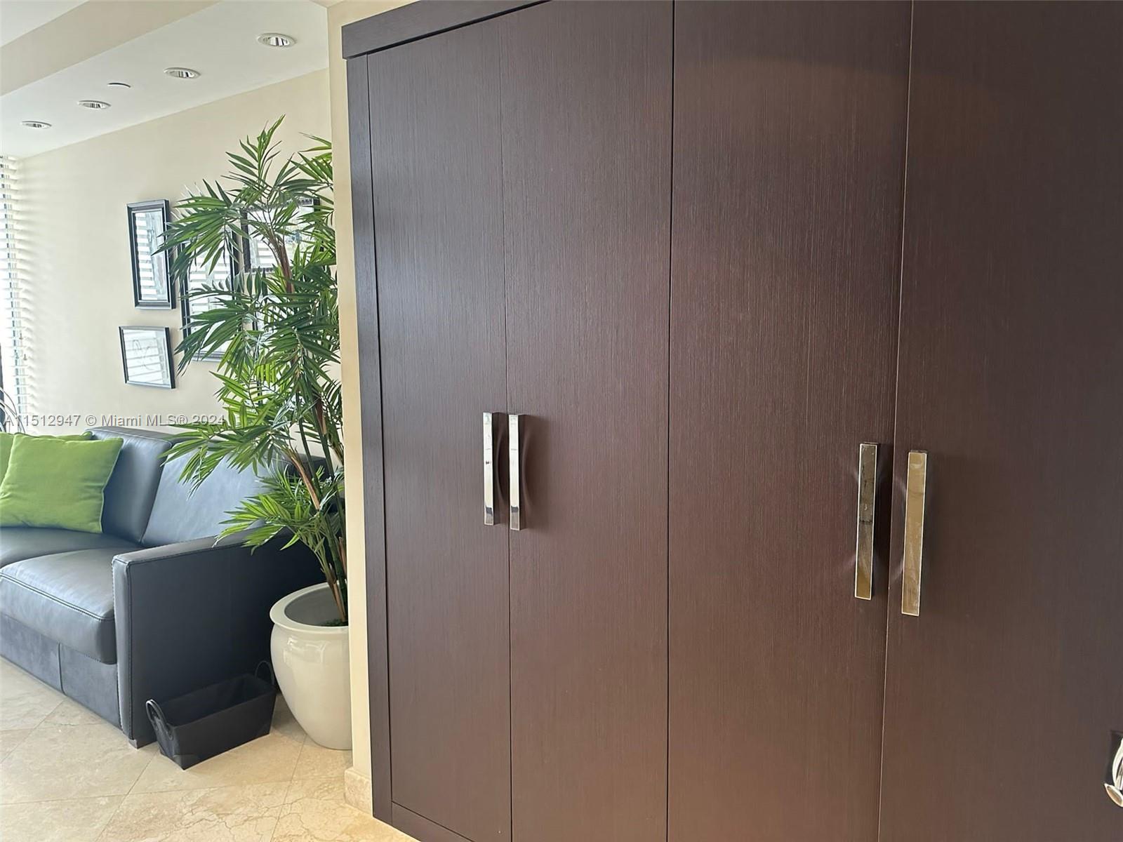 2000 ISL BLVD WILLIAMS IS - Residential