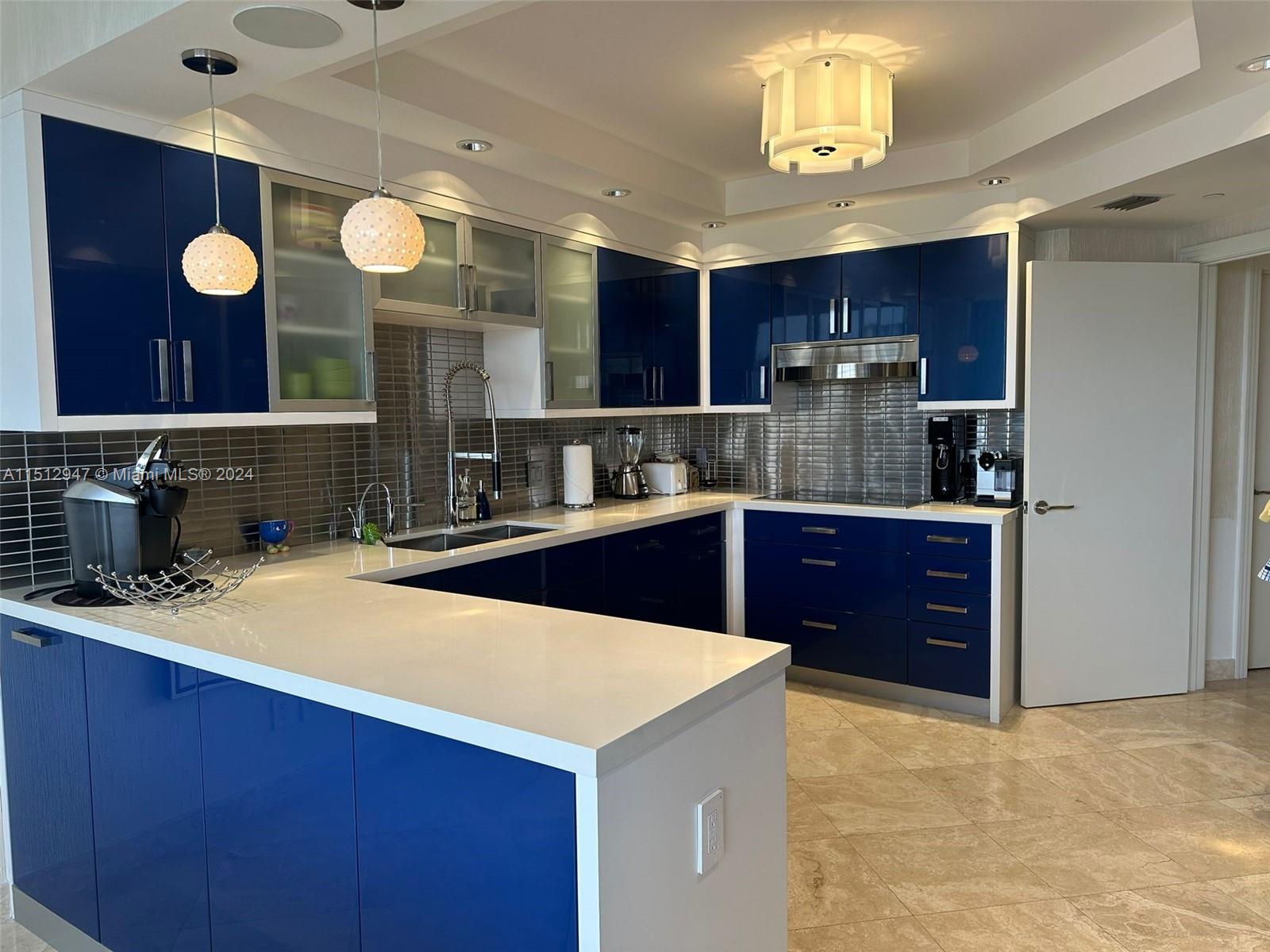 2000 ISL BLVD WILLIAMS IS - Residential