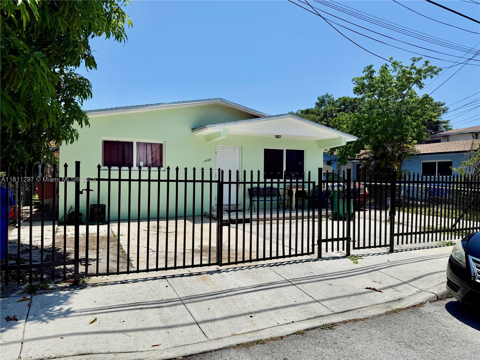 1060 NW 24th St