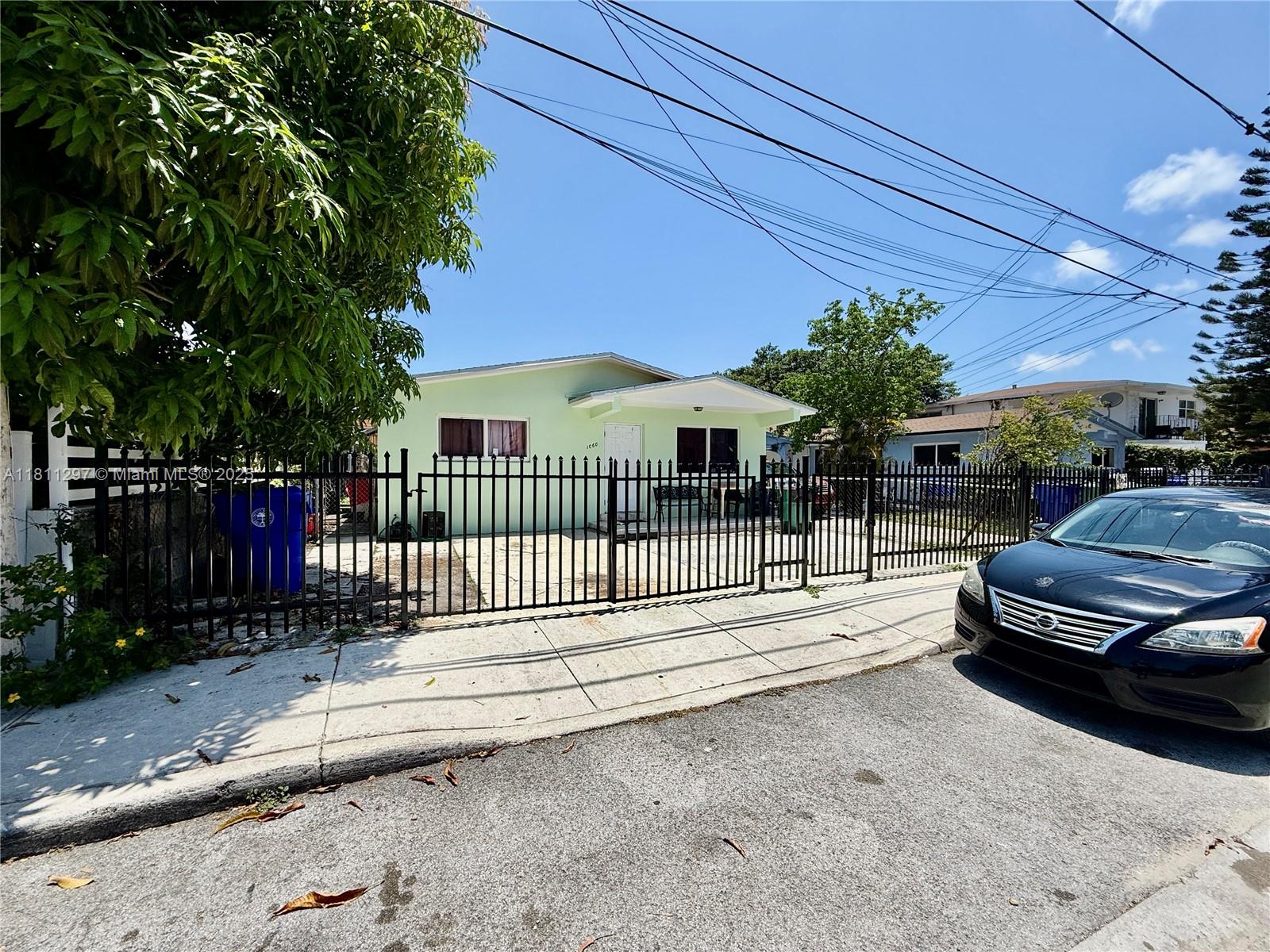 1060 NW 24th St