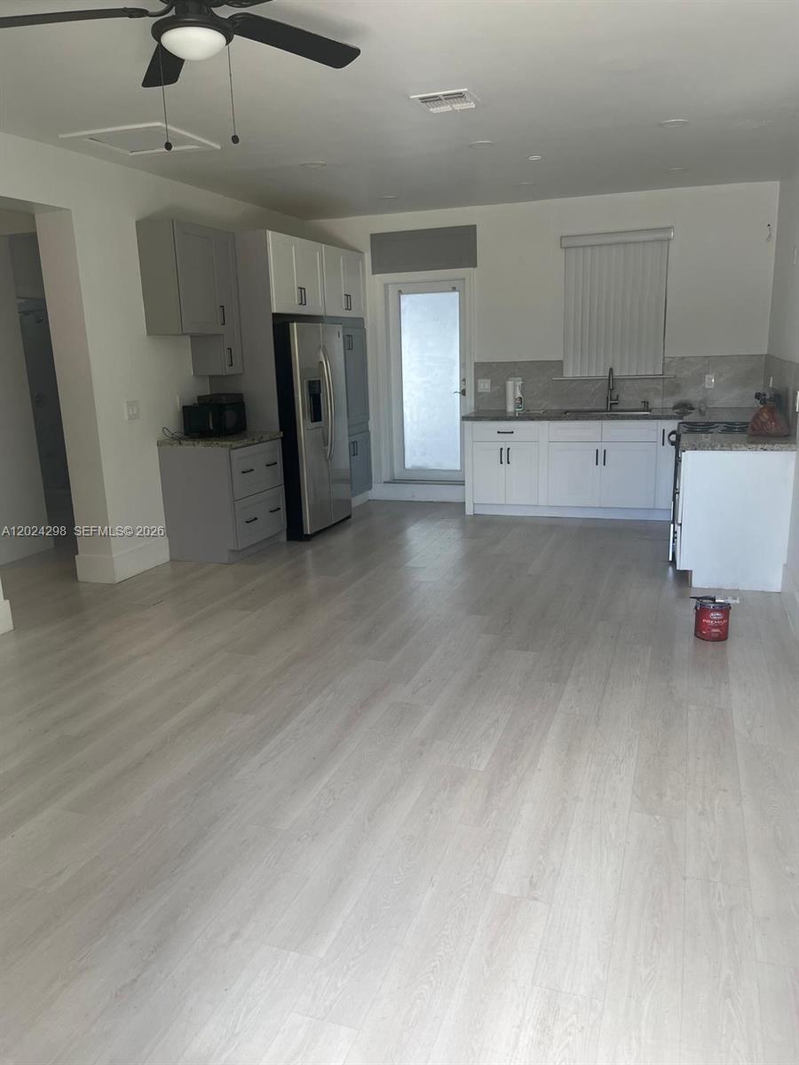 SUNNYSIDE ESTATES - Residential Lease