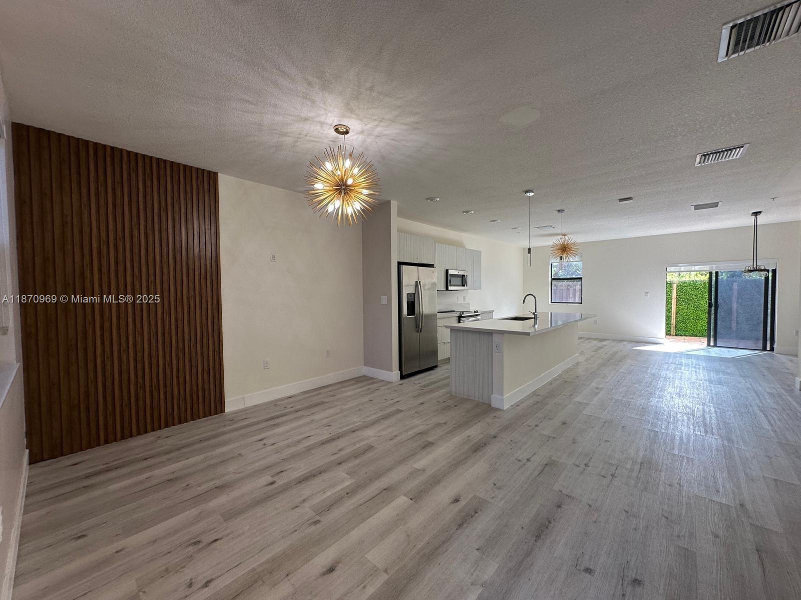 HIGHLAND AT PARK CENTRAL - Residential