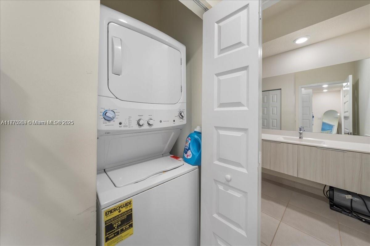 HIGHLAND AT PARK CENTRAL - Residential