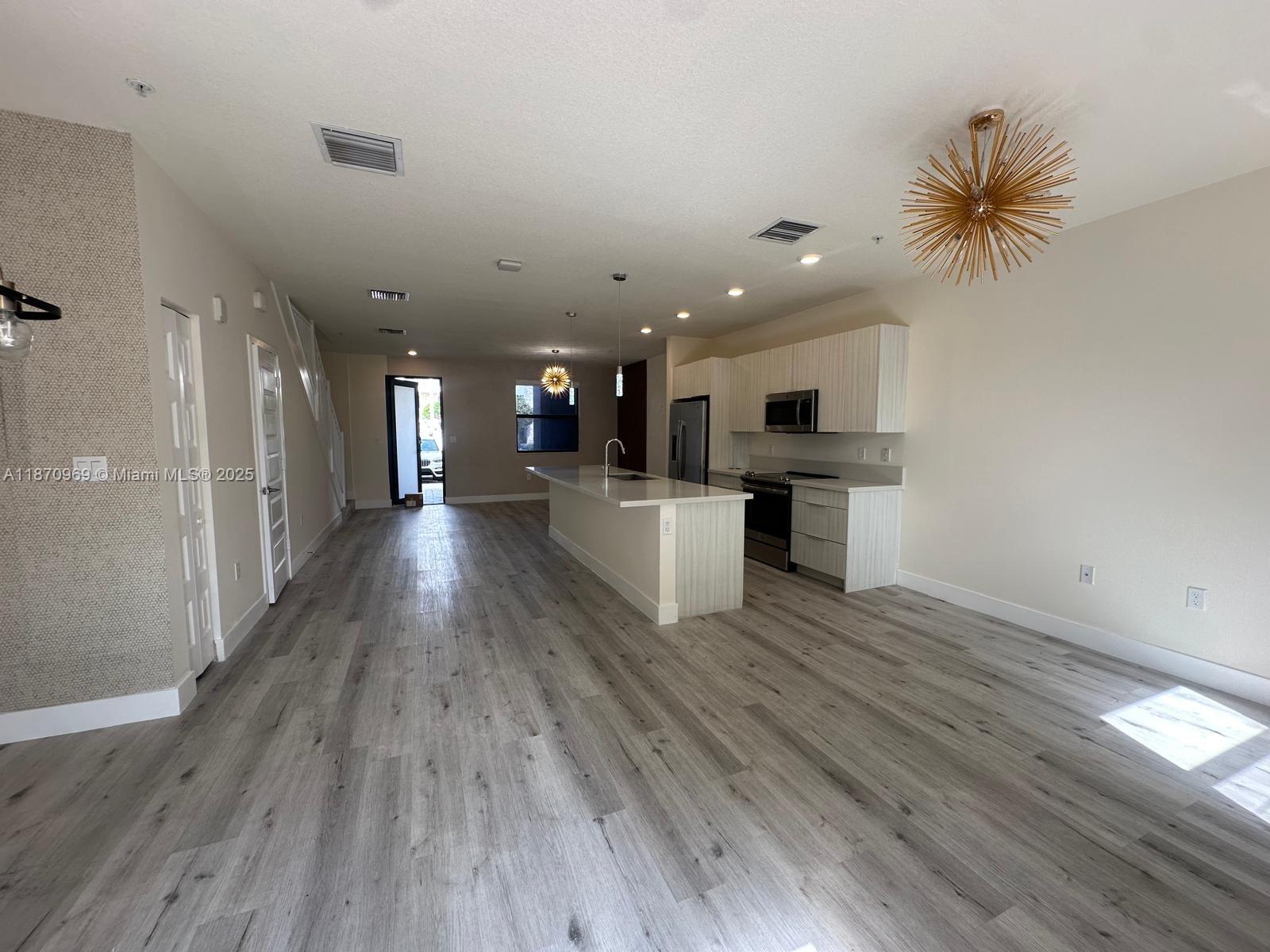 HIGHLAND AT PARK CENTRAL - Residential