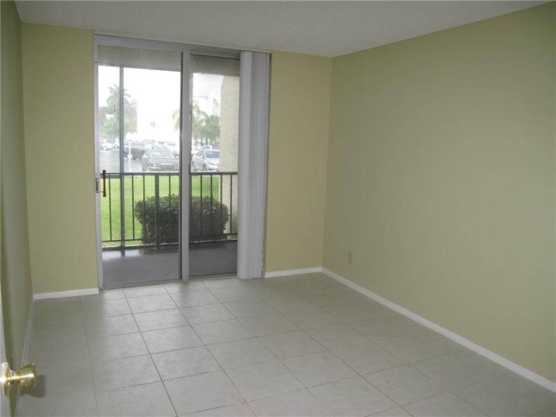 DE SOTO PARK CONDO - Residential Lease